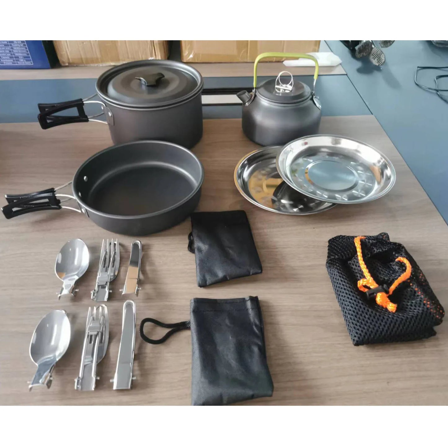 CampFire Cuisine - 17-delige pannen en servies campingset - Design & Dine